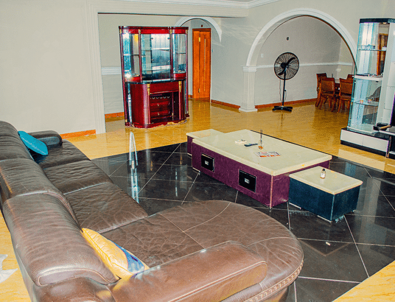 Middle Suite Apartment - Image 2