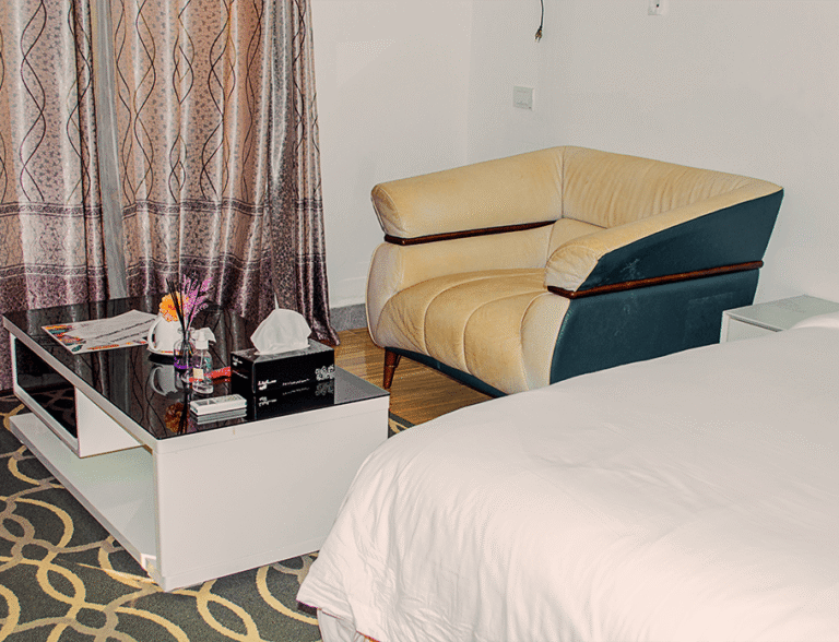 Private Room - Image 3