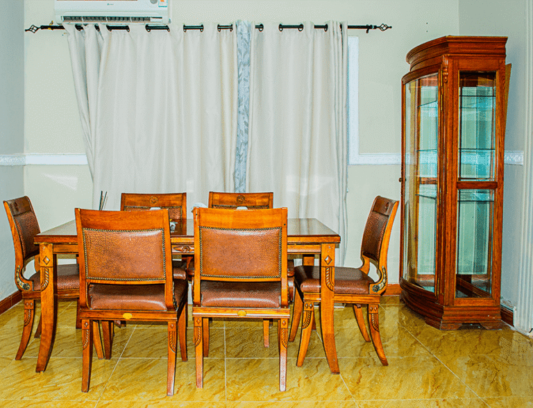 Middle Suite Apartment - Image 4