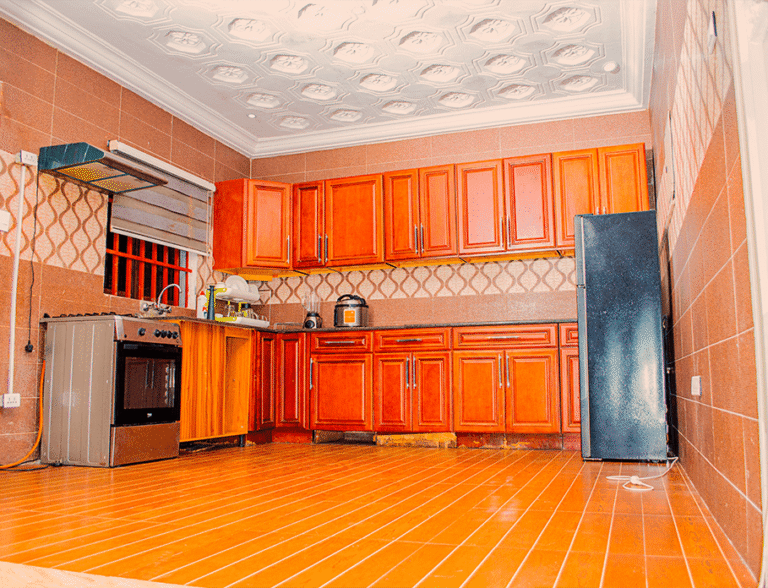 Middle Suite Apartment - Image 5