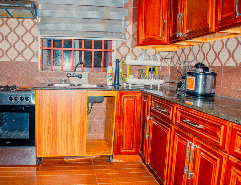 Middle Suite Apartment - Image 6