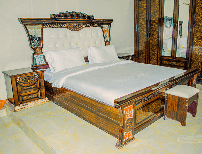 Middle Suite Apartment - Image 9