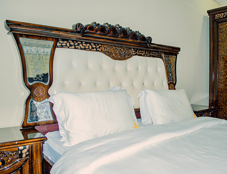 Middle Suite Apartment - Image 10