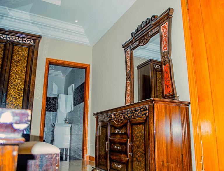 Middle Suite Apartment - Image 14