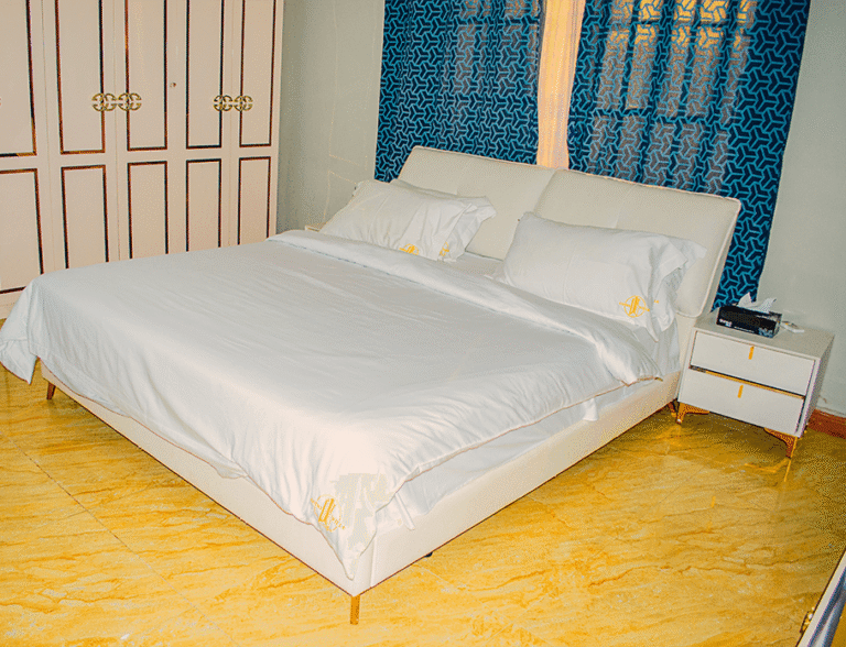 Middle Suite Apartment - Image 19