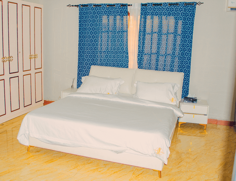 Middle Suite Apartment - Image 20